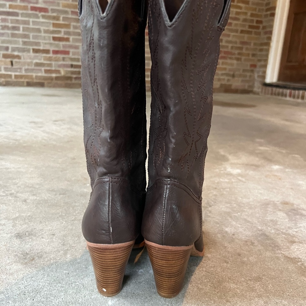 Brown heeled cowgirl boots, good condition! - Picture 2 of 6